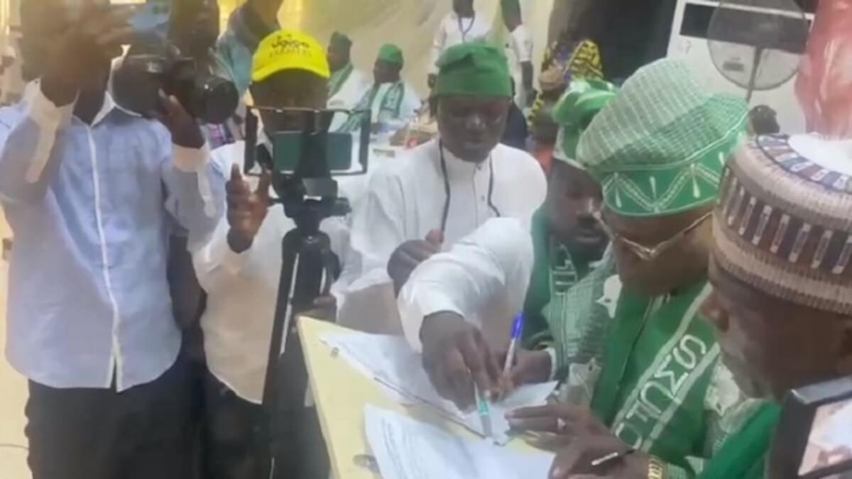 Cattle Breeders, Farmers Sign Agreement To Promote Peace In Nigeria's Southwest